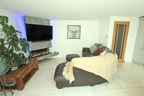 IMG_3701 living sitt.jpg