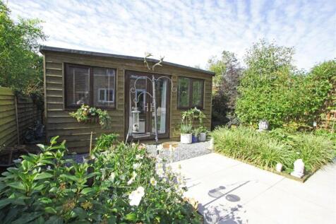 IMG_3660 garden shed.jpg