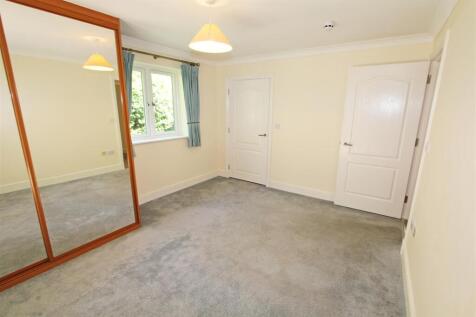 IMG_5630 bed1 door.jpg