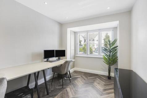 2 The Grove office 1051227_preview.jpg