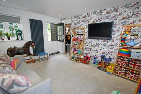 12 IMG_1738 playroom front.jpg