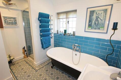 IMG_2332 bathroom.jpg