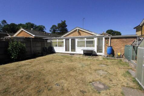 IMG_5870 garden rear.jpg