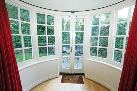 IMG_6396 bay window.jpg