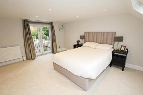 IMG_6626 bed1 balcony.jpg