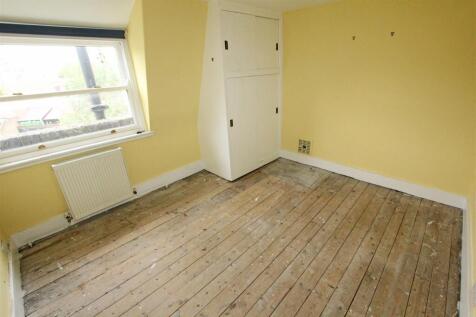 IMG_6684 bed loft yellow.jpg