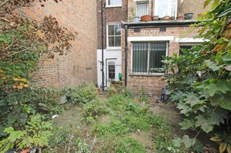 IMG_6699 garden rear close.jpg