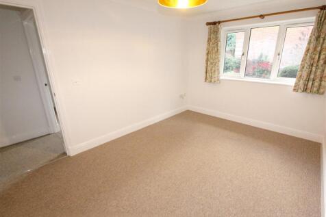 IMG_6915 bed1 window door.jpg