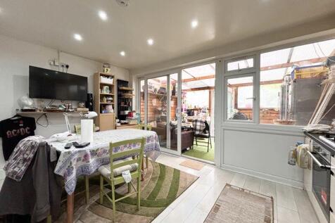 Kitchen &amp; Dining