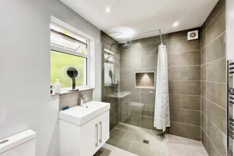 BATHROOM 2