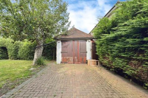 GARAGE/ DRIVEWAY