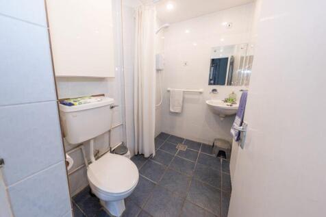 BATHROOM 2