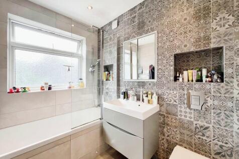 BATHROOM 2
