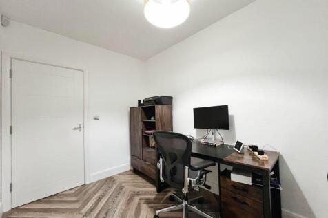 Bedroom 4 / Office