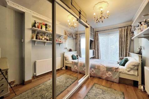 BEDROOM (ANNEXE)