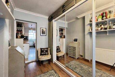 BEDROOM (ANNEXE)