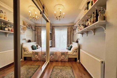 BEDROOM (ANNEXE)