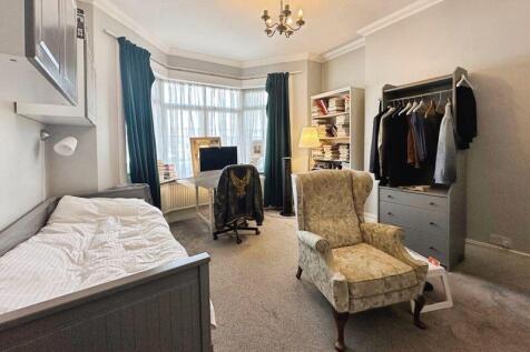 RECEPTION ROOM / DOWNSTAIRS BEDROOM