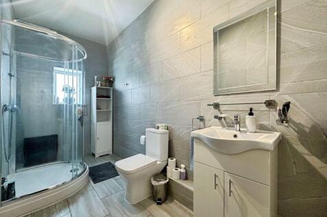 DOWNSTAIRS BATHROOM
