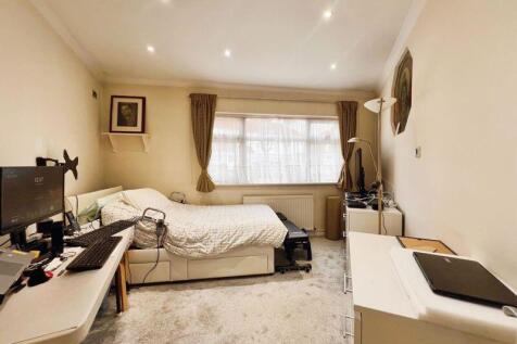 BEDROOM 5 (DOWNSTAIRS)