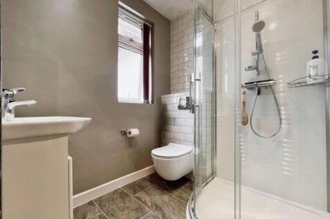 BATHROOM 2 (EN-SUITE)