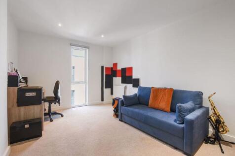 Bedroom 2 / Office space