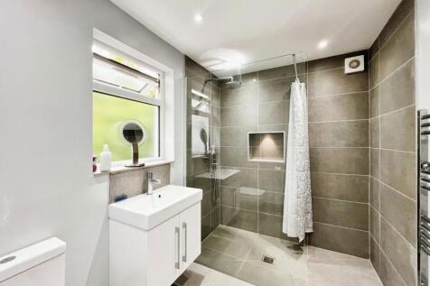BATHROOM 2
