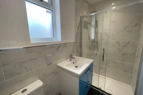 BATHROOM 2
