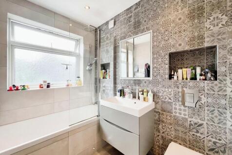 BATHROOM 2