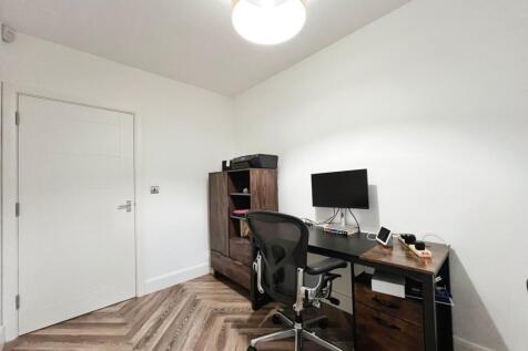 Bedroom 4 / Office