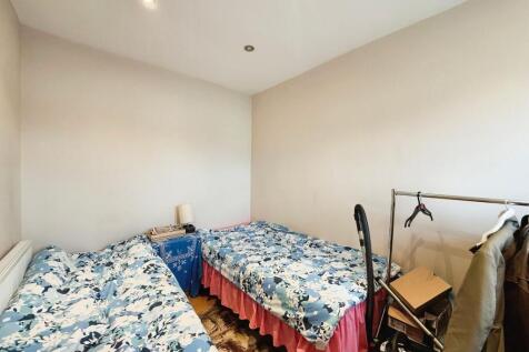 BEDROOM/STUDY