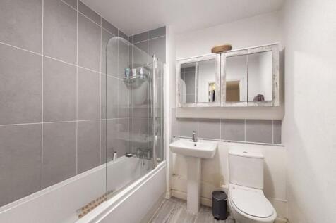 Main bathroom