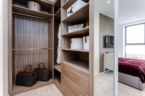 MAIN BEDROOM