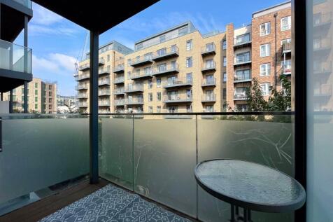 PRIVATE BALCONY
