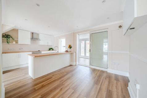 Kitchen Dining area
