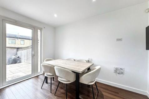 Kitchen/open plan lounge