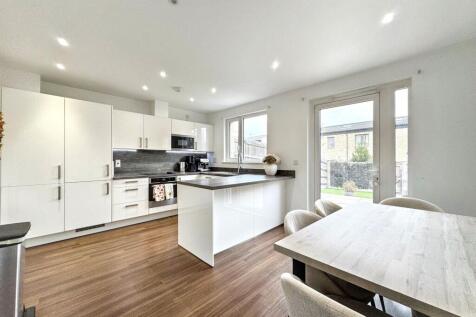 Kitchen/open plan lounge