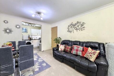 Lounge/open plan kitchen