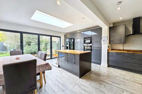 Open plan Kitchen/dining area