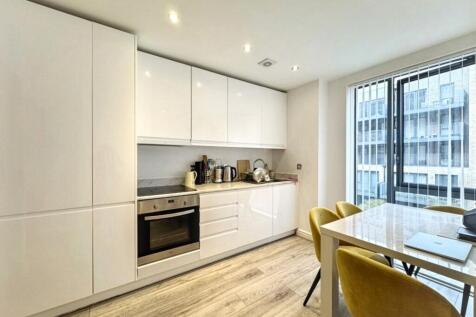Open plan kitchen/dining area