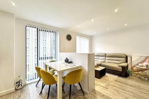 Open plan kitchen/dining area/lounge area