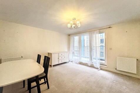 Open plan Lounge/dining area