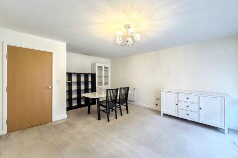 Open plan Lounge/dining area