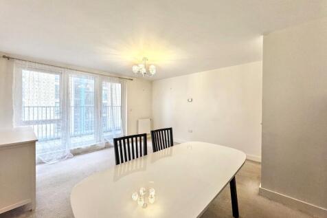 Open plan Lounge/dining area