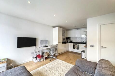 Open plan Lounge/kitchen/dining area