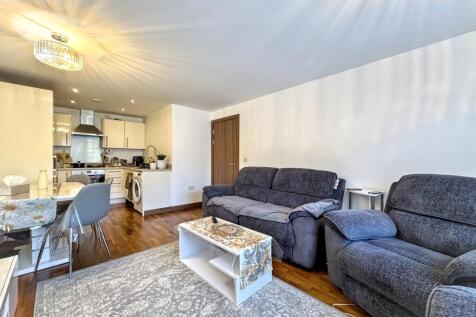 Open plan lounge/kitchen