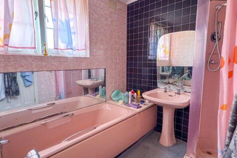Bath/Shower Room