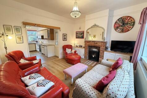 LIVING ROOM 3