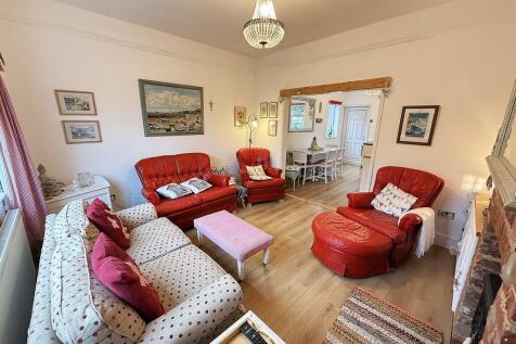 LIVING ROOM 2
