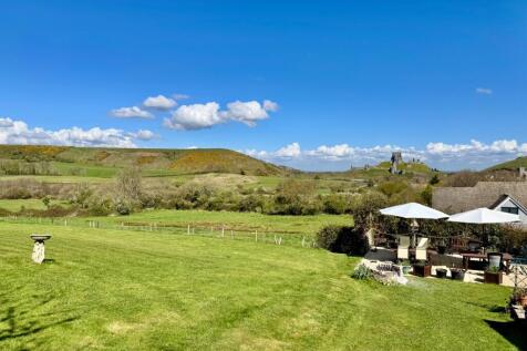 Garden &amp; View of Corfe Castle